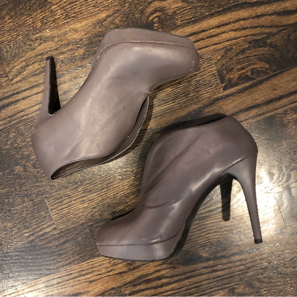 Grey/brown heeled booties